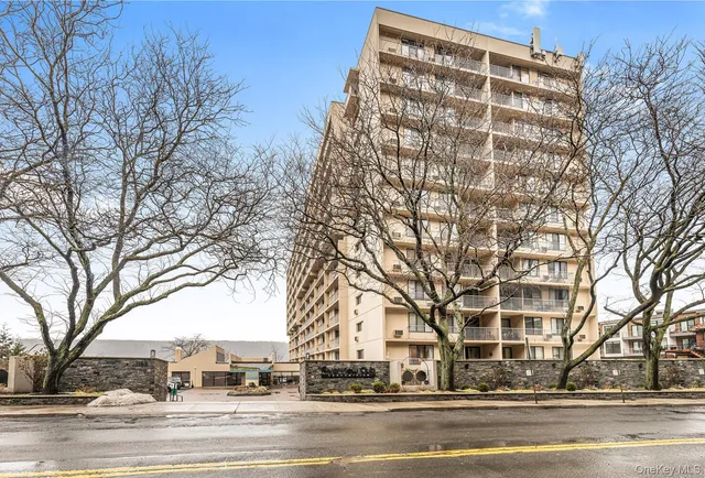$2,100 | 1155 Warburton Avenue, Unit 7X, Yonkers, NY 10701
