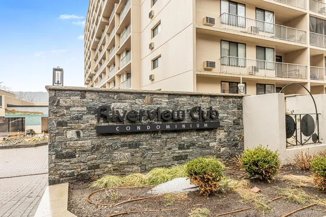 $2,100 | 1155 Warburton Avenue, Unit 7X, Yonkers, NY 10701