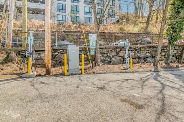 $2,100 | 1155 Warburton Avenue, Unit 7X, Yonkers, NY 10701