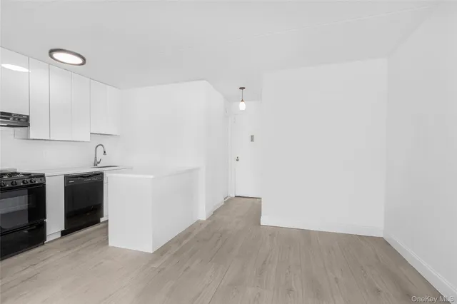 $2,100 | 1155 Warburton Avenue, Unit 7X, Yonkers, NY 10701