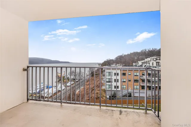 $2,100 | 1155 Warburton Avenue, Unit 7X, Yonkers, NY 10701