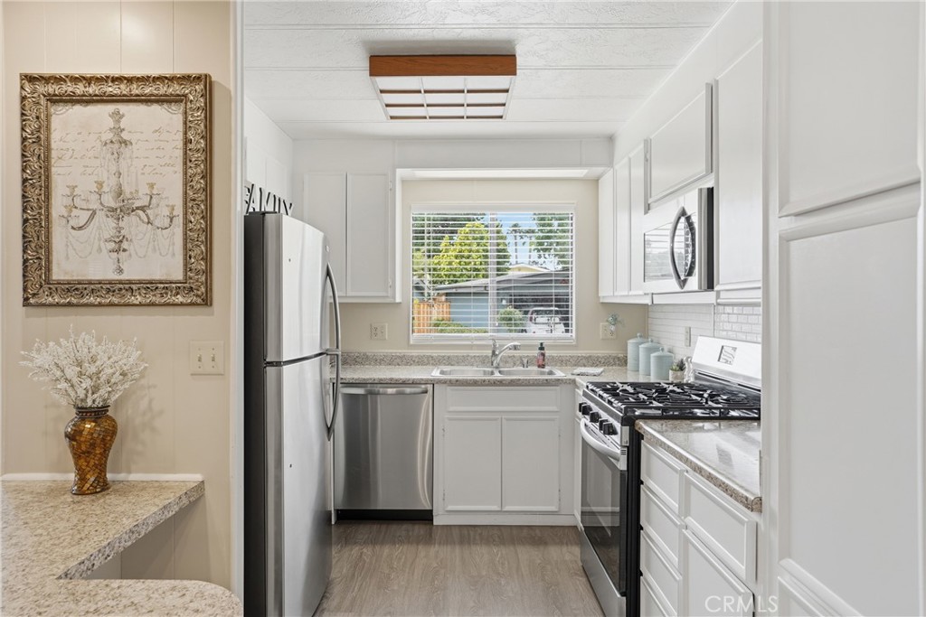 1124 Cardiff Lane Santa Maria, CA 93455 - Photo 12 of 33 Kitchen