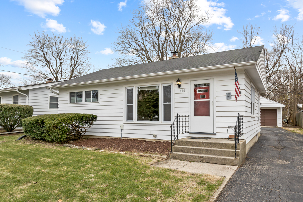 610 High Street Geneva, IL 60134 - Photo 1 of 18 a view of a house with a yard