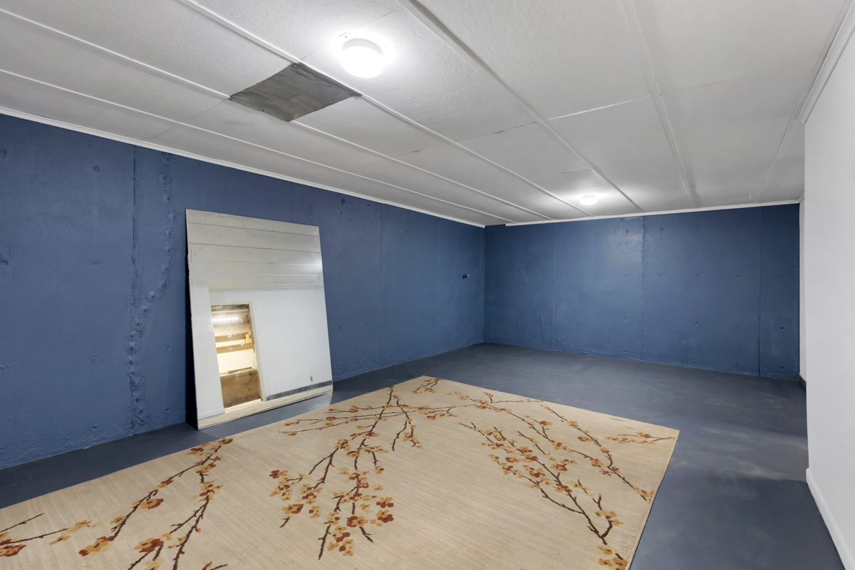 610 High Street Geneva, IL 60134 - Photo 13 of 18 an empty room with a window and closet