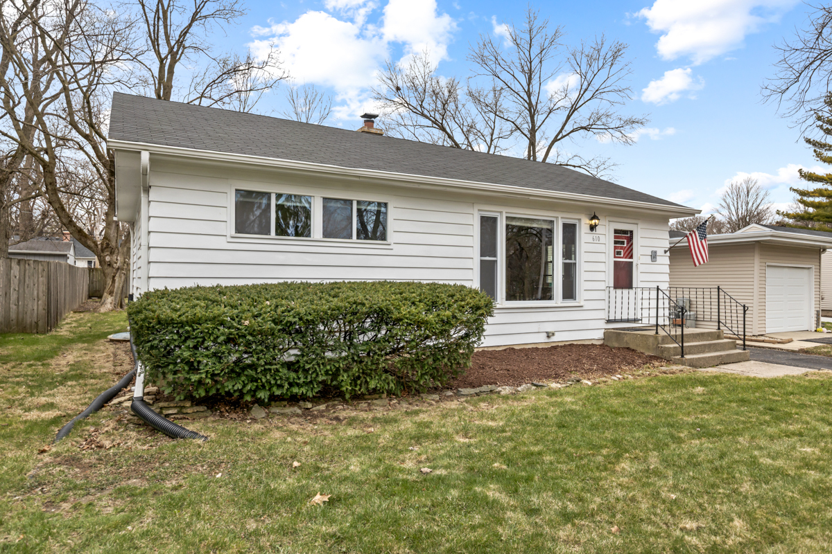 610 High Street Geneva, IL 60134 - Photo 2 of 18 a front view of a house with a garden