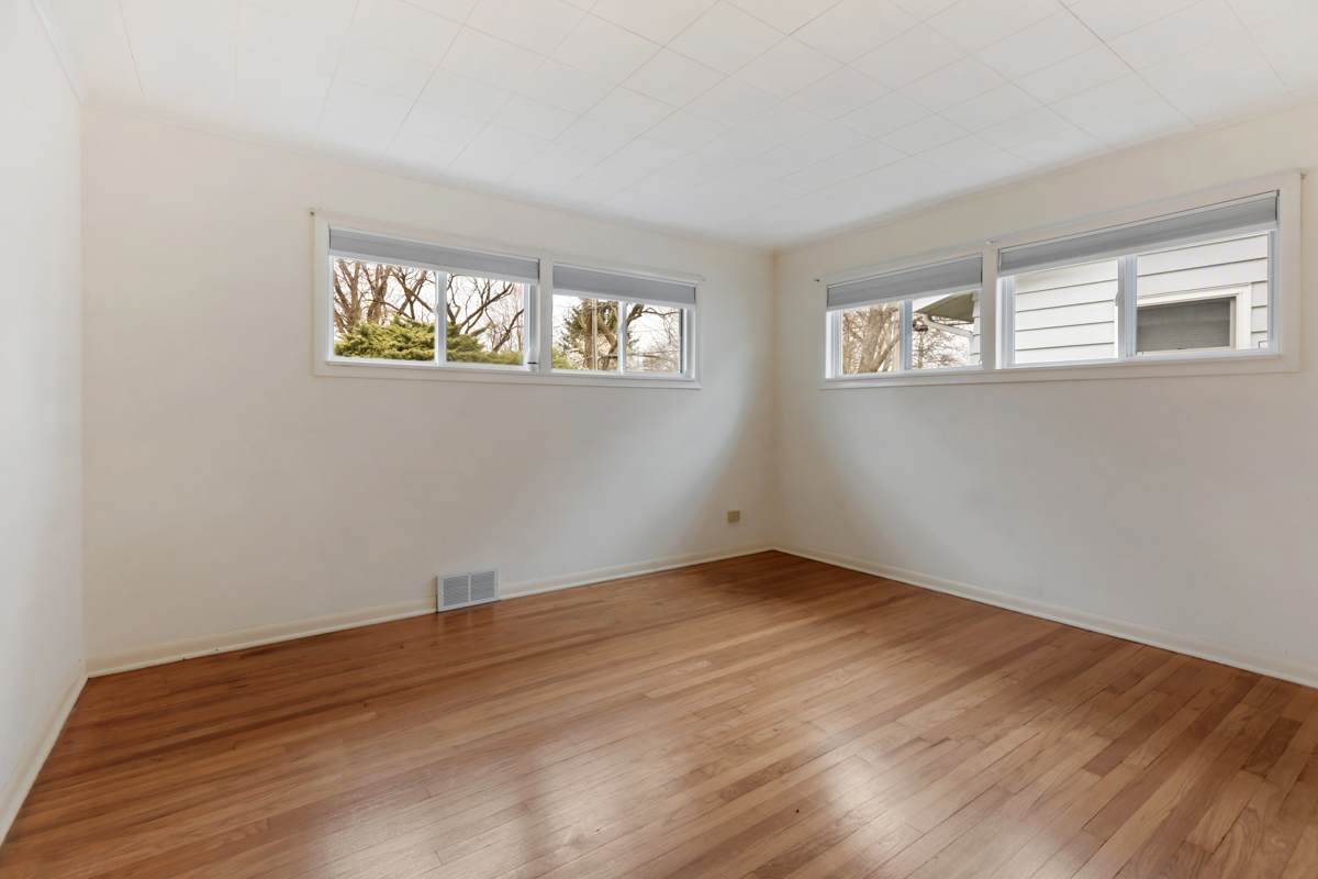 610 High Street Geneva, IL 60134 - Photo 9 of 18 a view of an empty room with wooden floor and a window