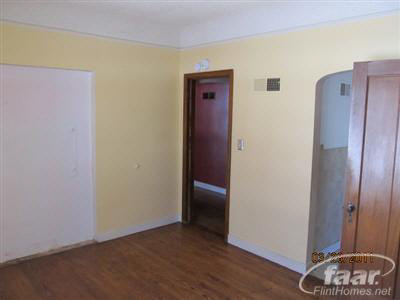 5407 Lapeer Road Burton, MI 48509 - Photo 3 of 17 20144280-2.JPG
