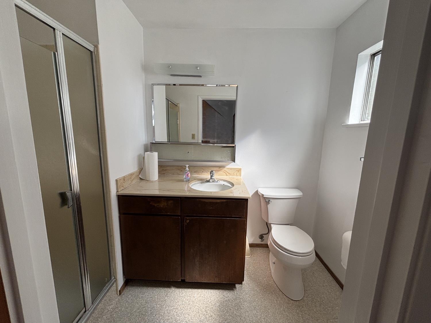 564 Spruce Street Berkeley, CA 94707 - Photo 11 of 27 Master Bath