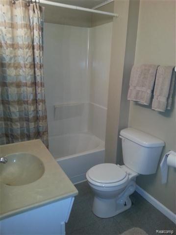30 East Castle Road Fostoria, MI 48435 - Photo 14 of 19 Bathroom.jpg