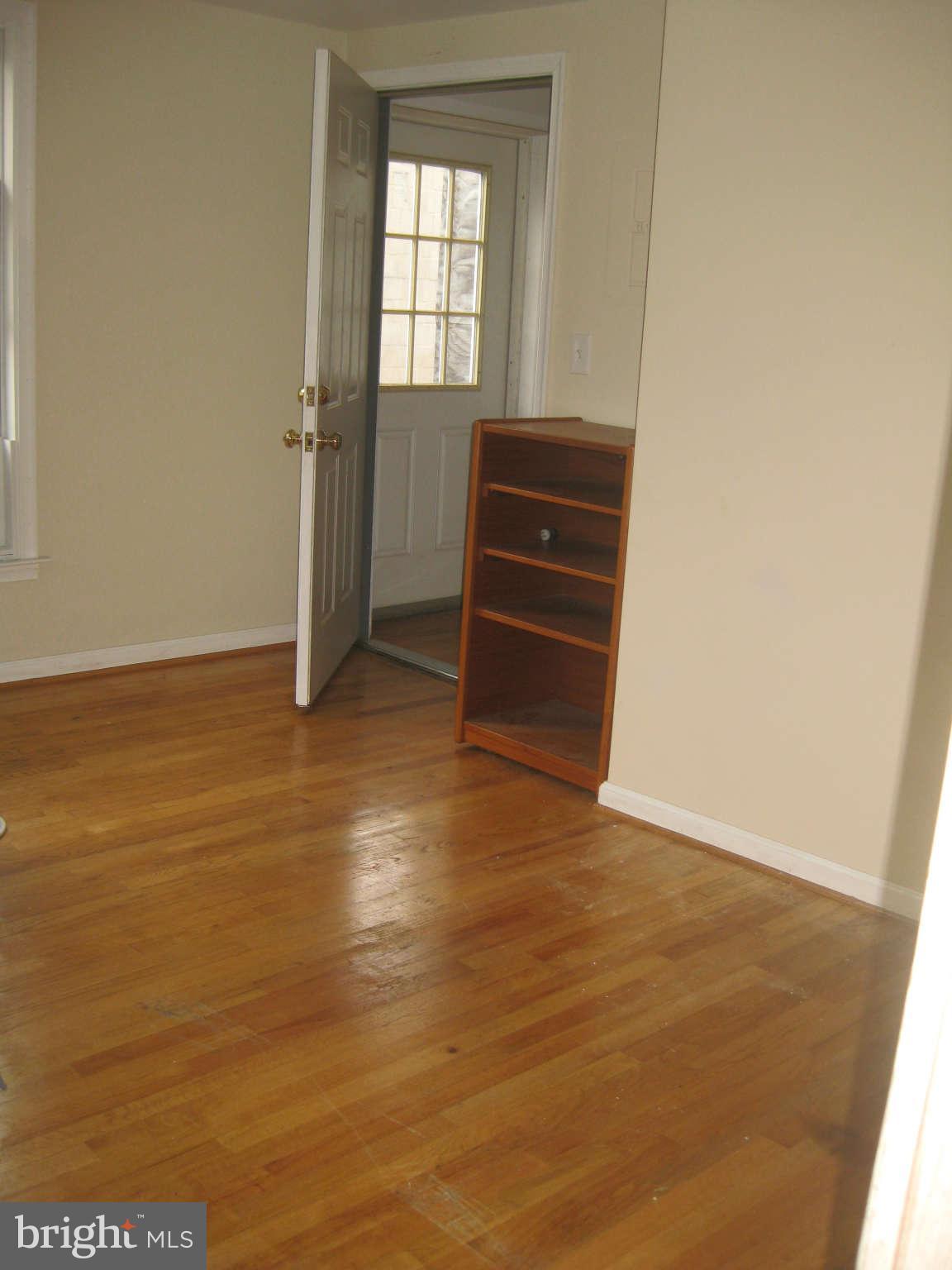 4607 Decatur Street Hyattsville, MD 20781 - Photo 11 of 27 Living Room