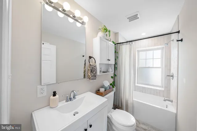 $400,000 | 3810 Huey Avenue, Drexel Hill, PA 19026