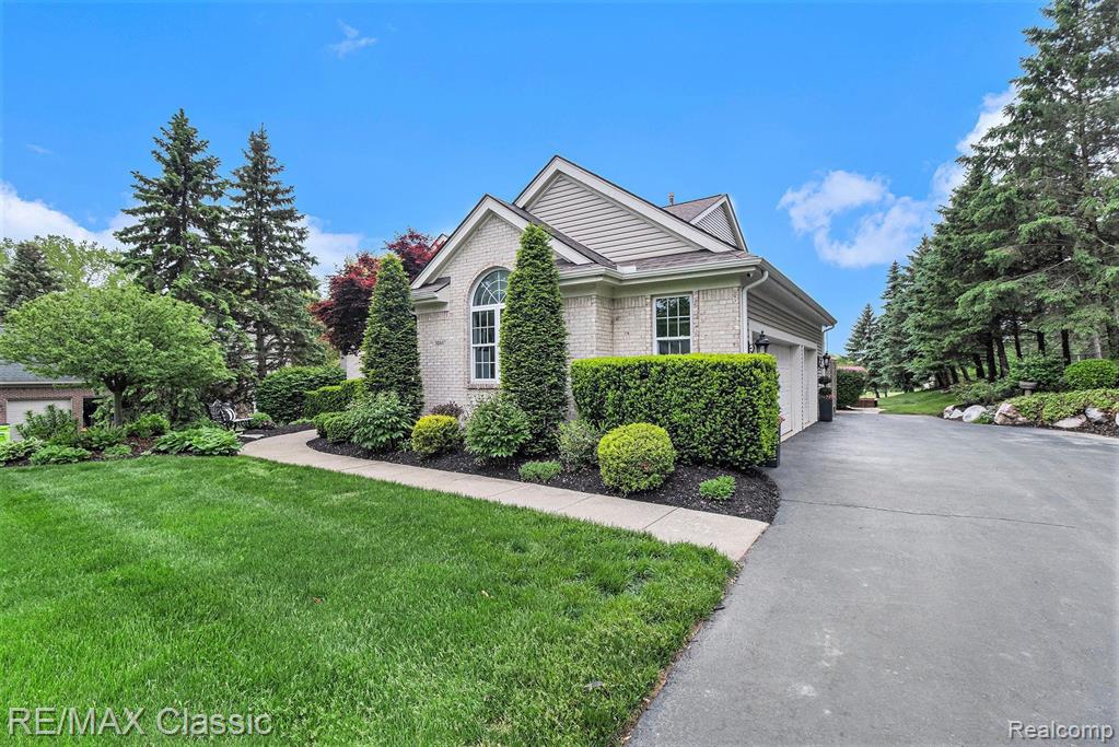 30447 Ridge Court New Hudson, MI 48165 - Photo 3 of 73