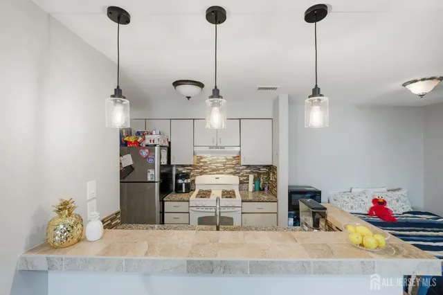 $319,000 | 208 Blew Court, East Brunswick, NJ 08816