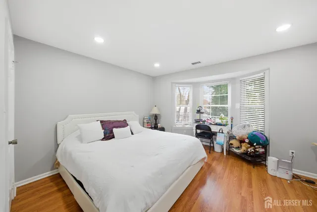 $319,000 | 208 Blew Court, East Brunswick, NJ 08816