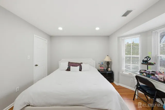 $319,000 | 208 Blew Court, East Brunswick, NJ 08816