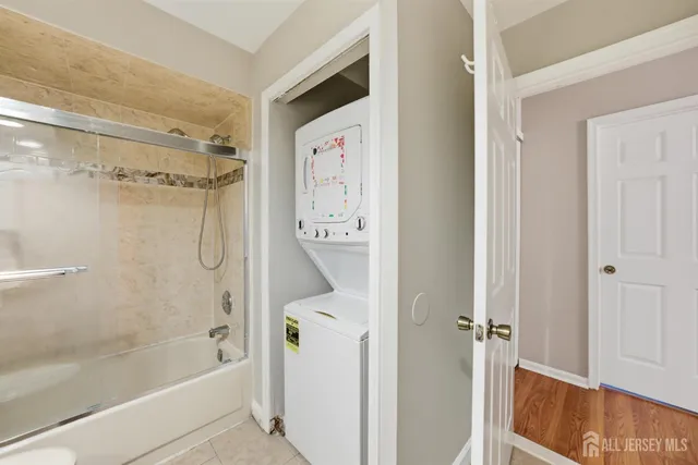 $319,000 | 208 Blew Court, East Brunswick, NJ 08816