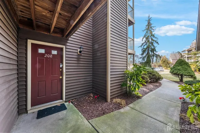 $319,000 | 208 Blew Court, East Brunswick, NJ 08816