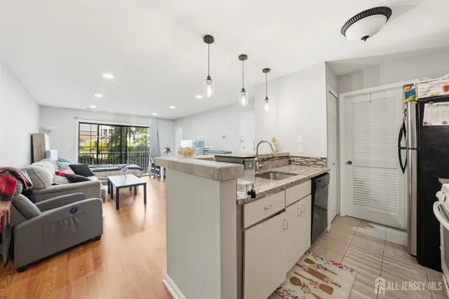 $319,000 | 208 Blew Court, East Brunswick, NJ 08816