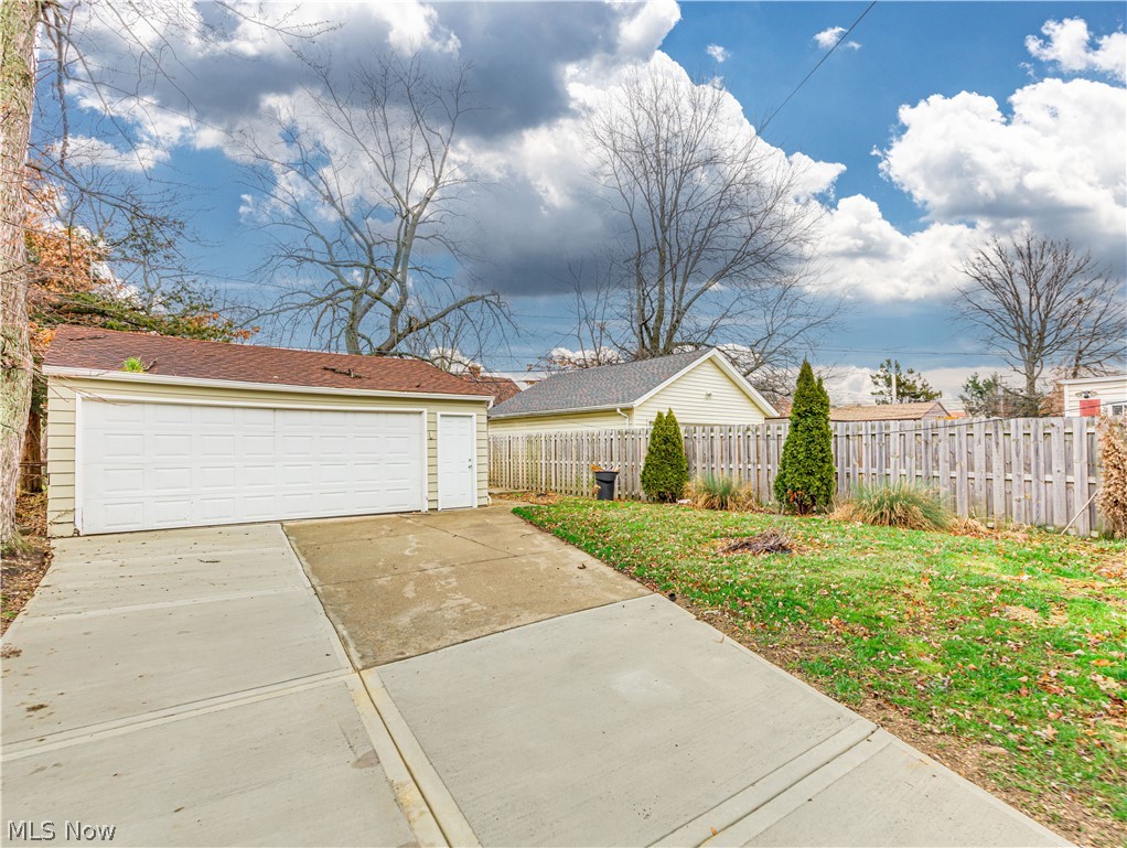 3933 Bushnell Road Cleveland, OH 44118 - Photo 4 of 29 Gallery Image 4