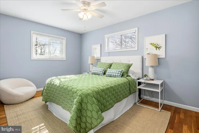 a view of back yard of the house