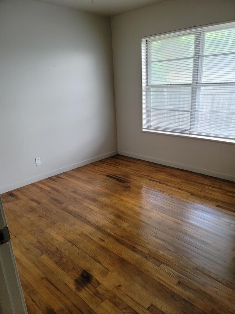 610 Rees Street Kerrville, TX 78028 - Photo 5 of 7