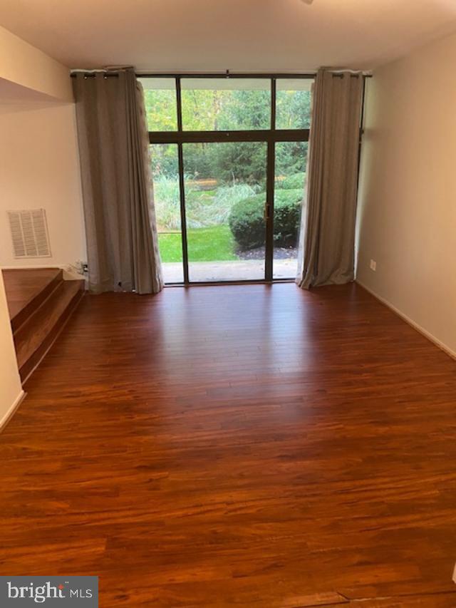 1621 Parkcrest Circle, Unit 100 Reston, VA 20190 - Photo 6 of 24