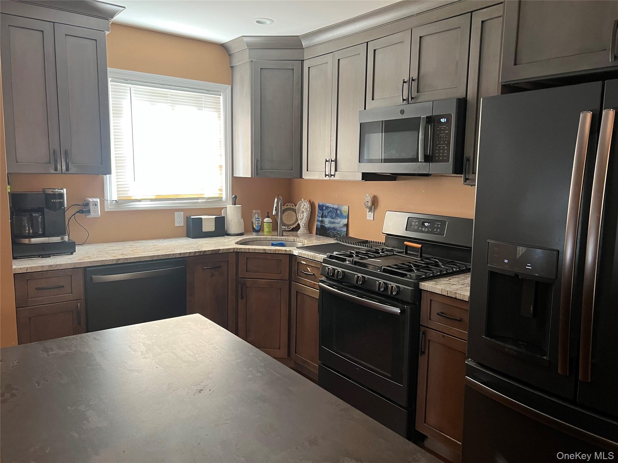 827 Bermuda Road West Babylon, NY 11704 - Photo 13 of 26