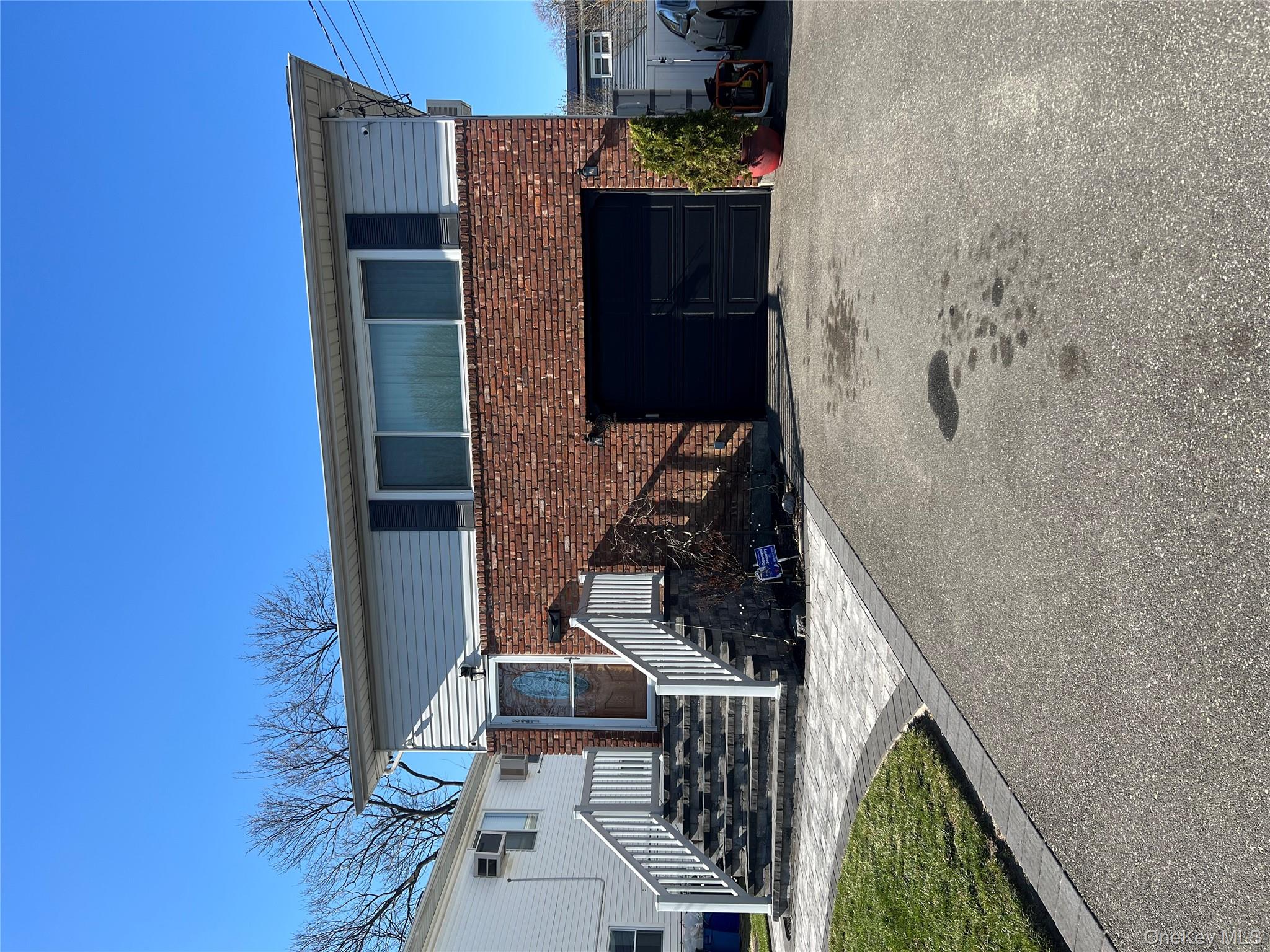 827 Bermuda Road West Babylon, NY 11704 - Photo 2 of 26