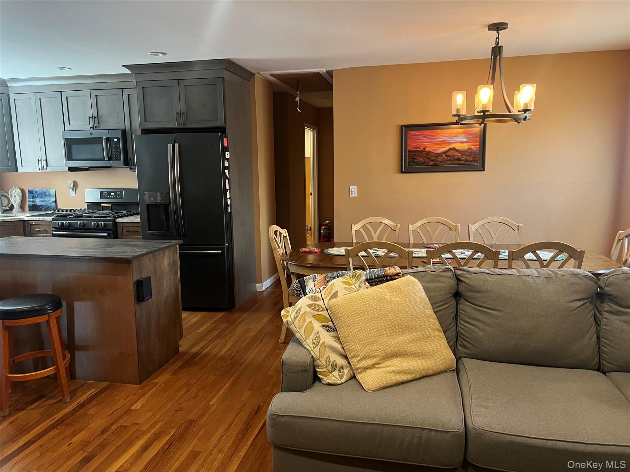 827 Bermuda Road West Babylon, NY 11704 - Photo 8 of 26