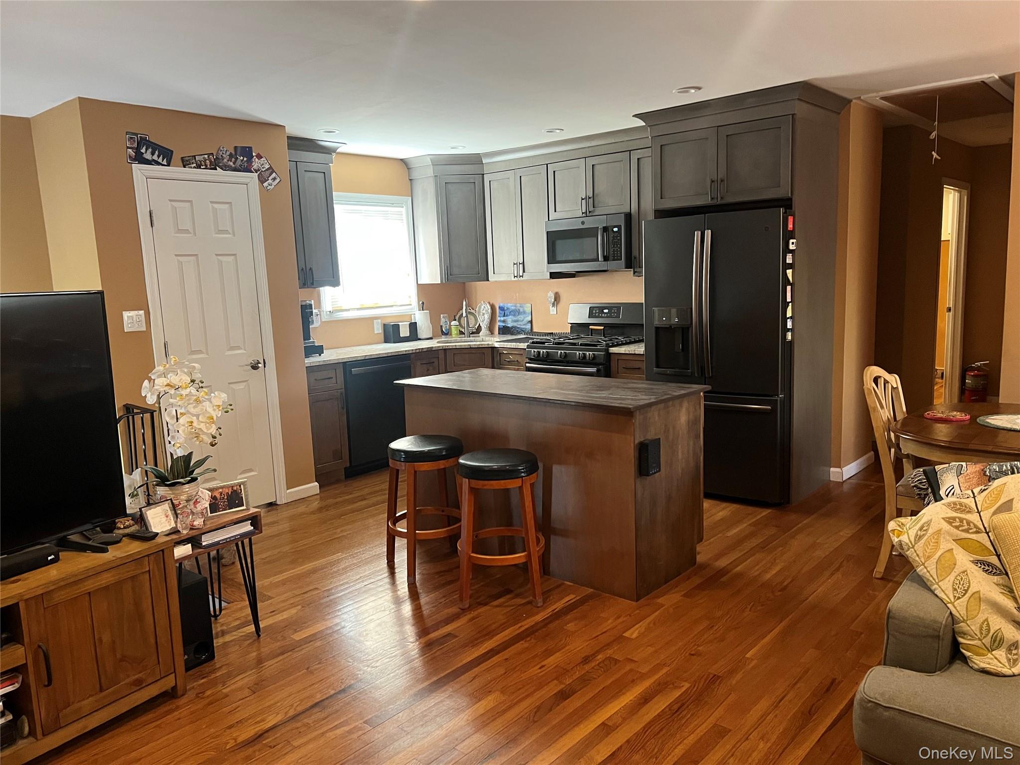 827 Bermuda Road West Babylon, NY 11704 - Photo 10 of 26