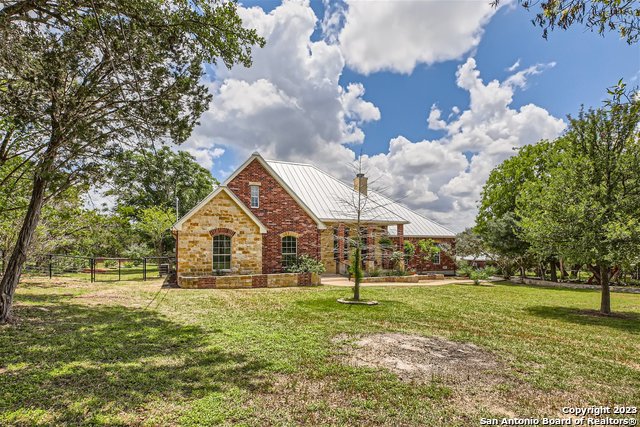 a view of a house with a yard