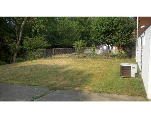 831 Lindsay Road Carnegie, PA 15106 - Photo 13 of 13 Yard/Garden.