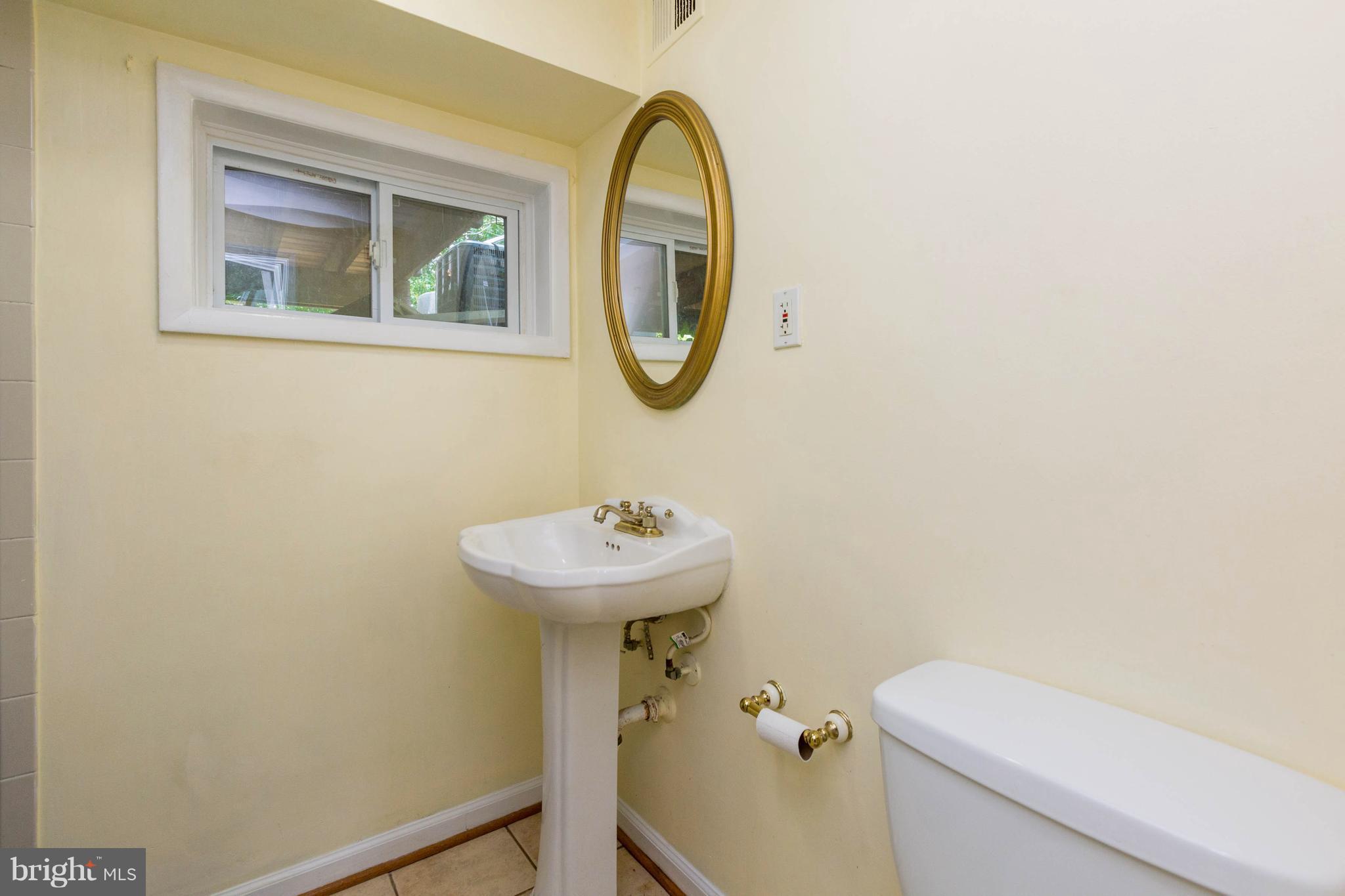 1402 Fillmore Road Fort Washington, MD 20744 - Photo 8 of 24 Bath