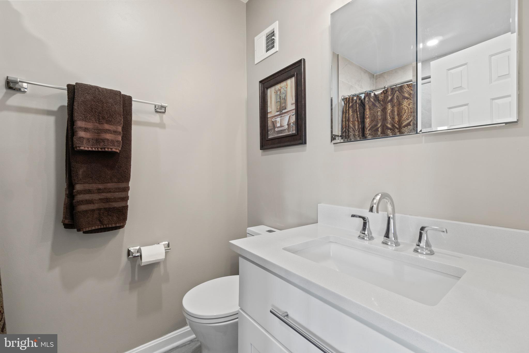 3032 South Glebe Road Arlington, VA 22206 - Photo 16 of 38 Ensuite bath off 2nd primary bedroom