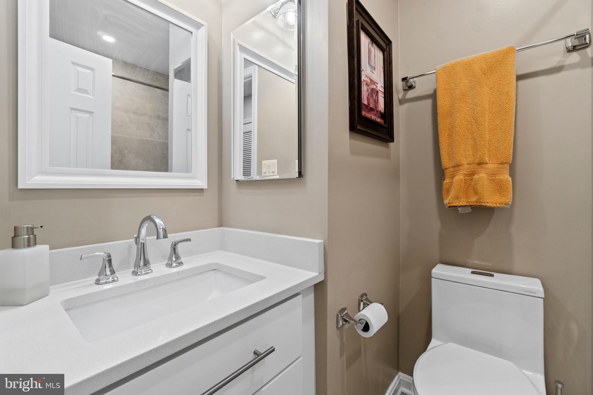 3032 South Glebe Road Arlington, VA 22206 - Photo 24 of 38 Full Bathroom down the hall from 3rd bedroom