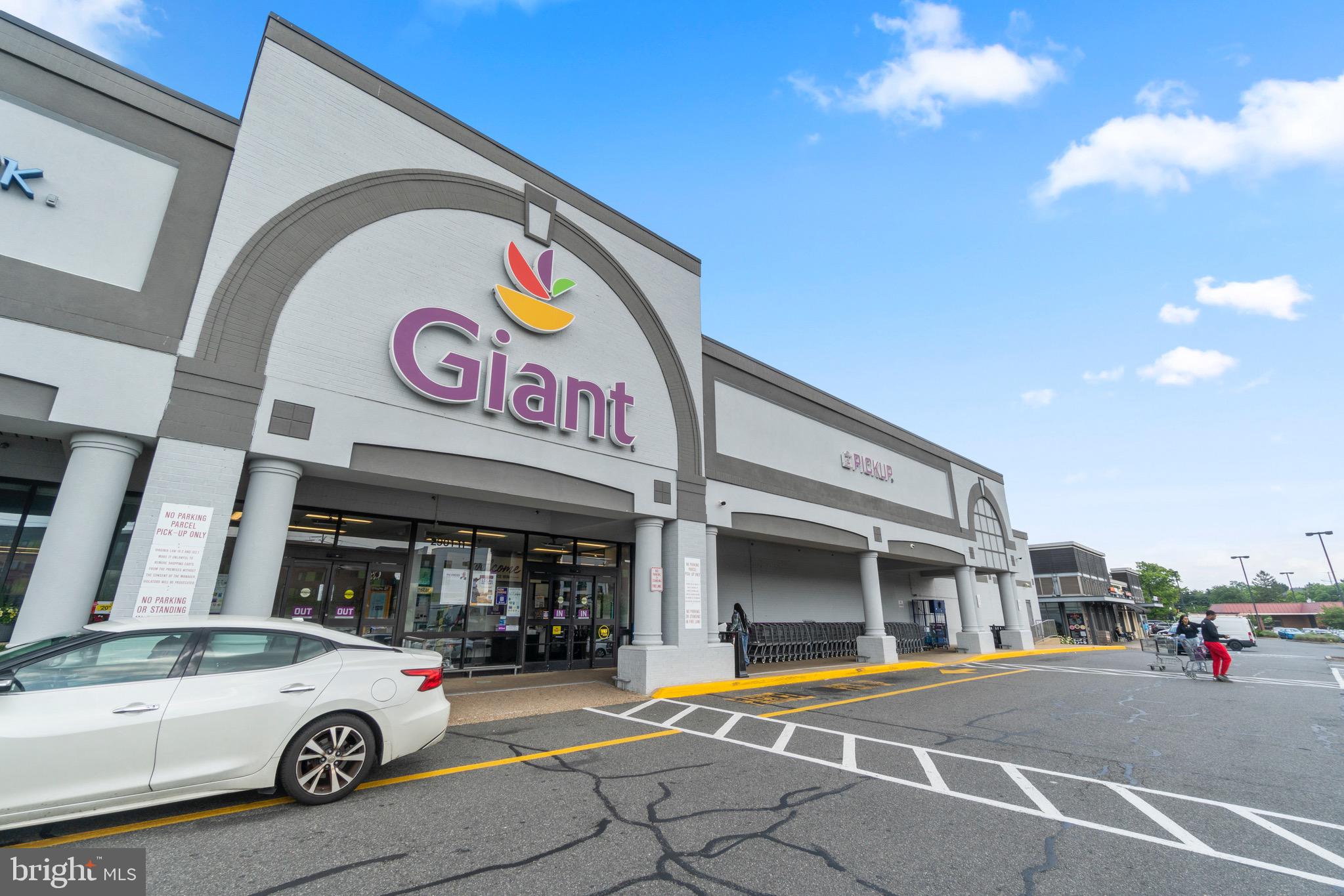 3032 South Glebe Road Arlington, VA 22206 - Photo 30 of 38 Groceries across the street!