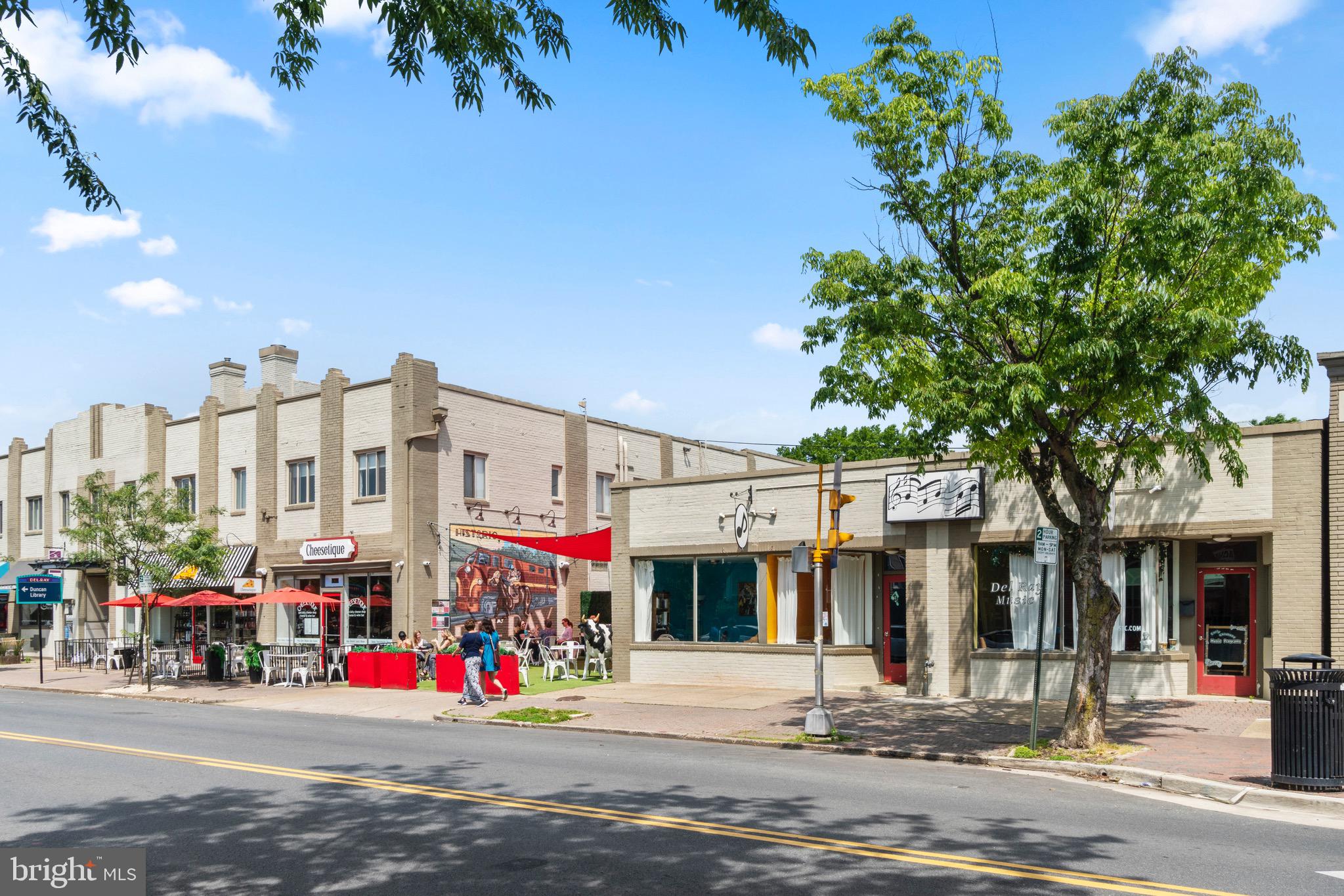 3032 South Glebe Road Arlington, VA 22206 - Photo 33 of 38 Grab some cheese and wine and head to your patio!
