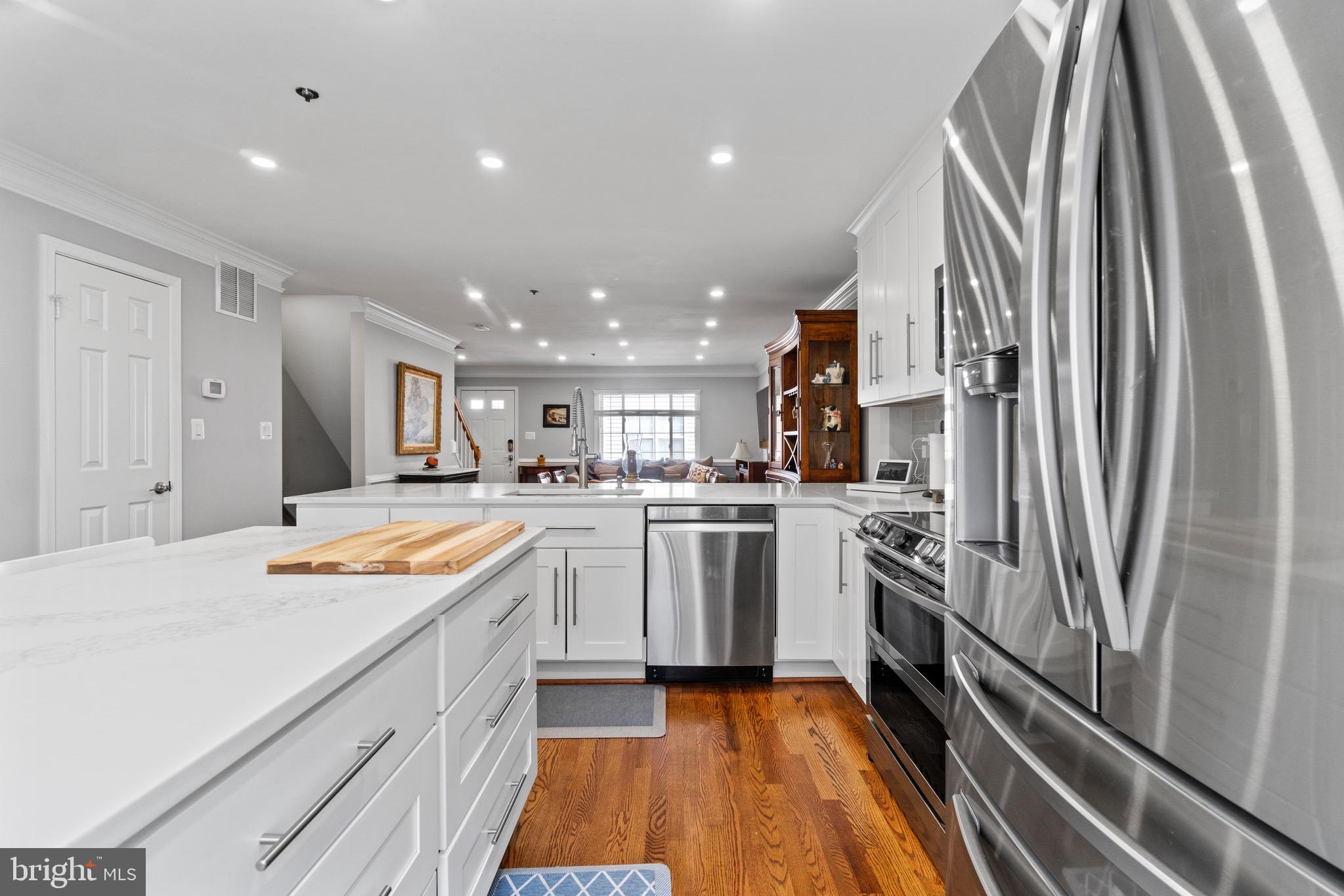 3032 South Glebe Road Arlington, VA 22206 - Photo 5 of 38 Plenty of drawers in your island!