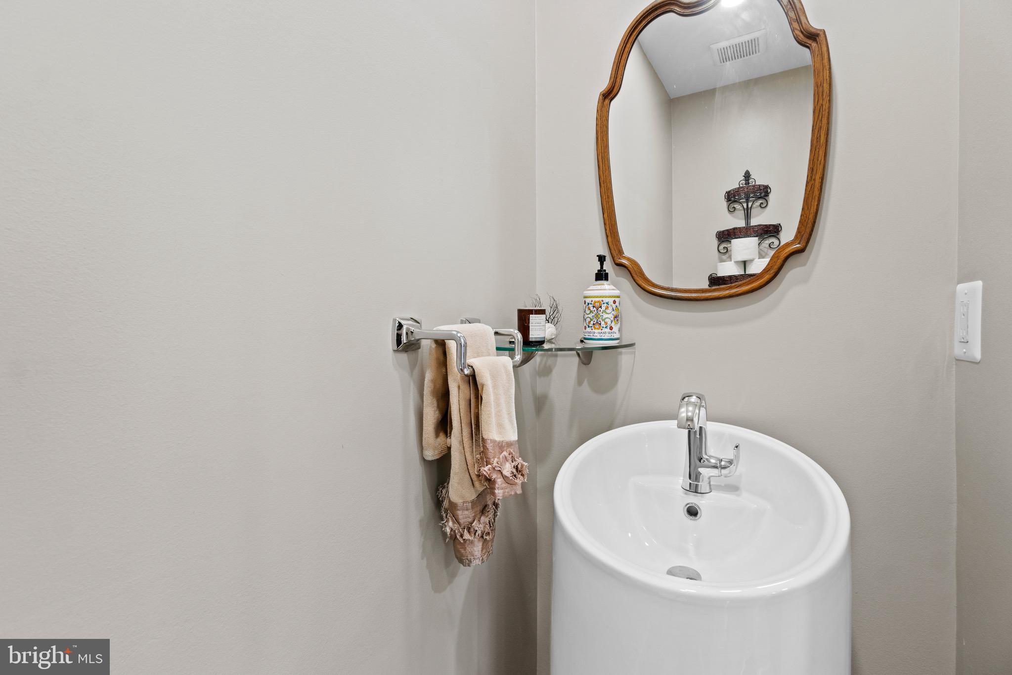 3032 South Glebe Road Arlington, VA 22206 - Photo 8 of 38 Powder room off of the kitchen