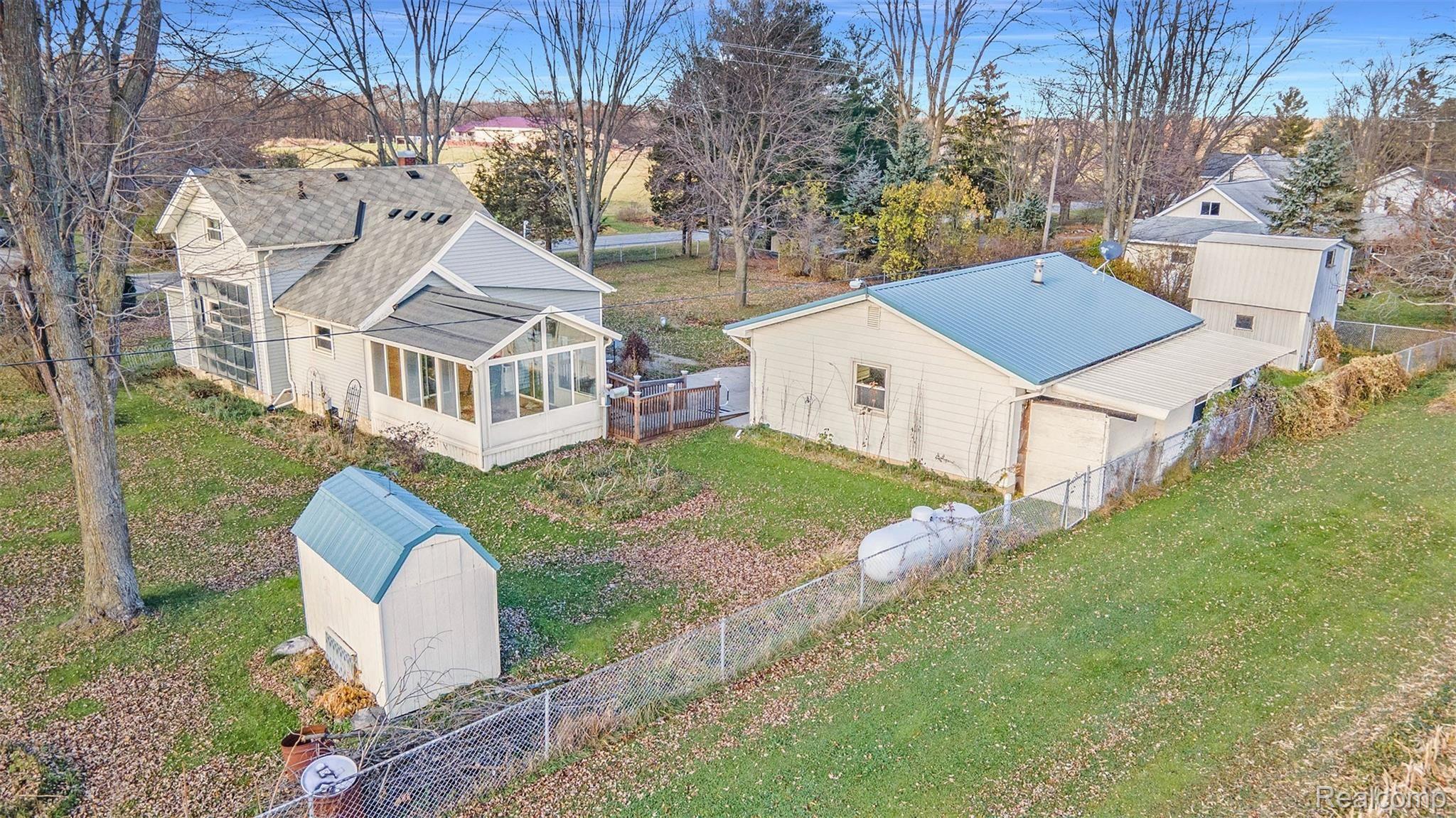 9601 South Durand Road Durand, MI 48429 - Photo 3 of 33 4 (2).jpg