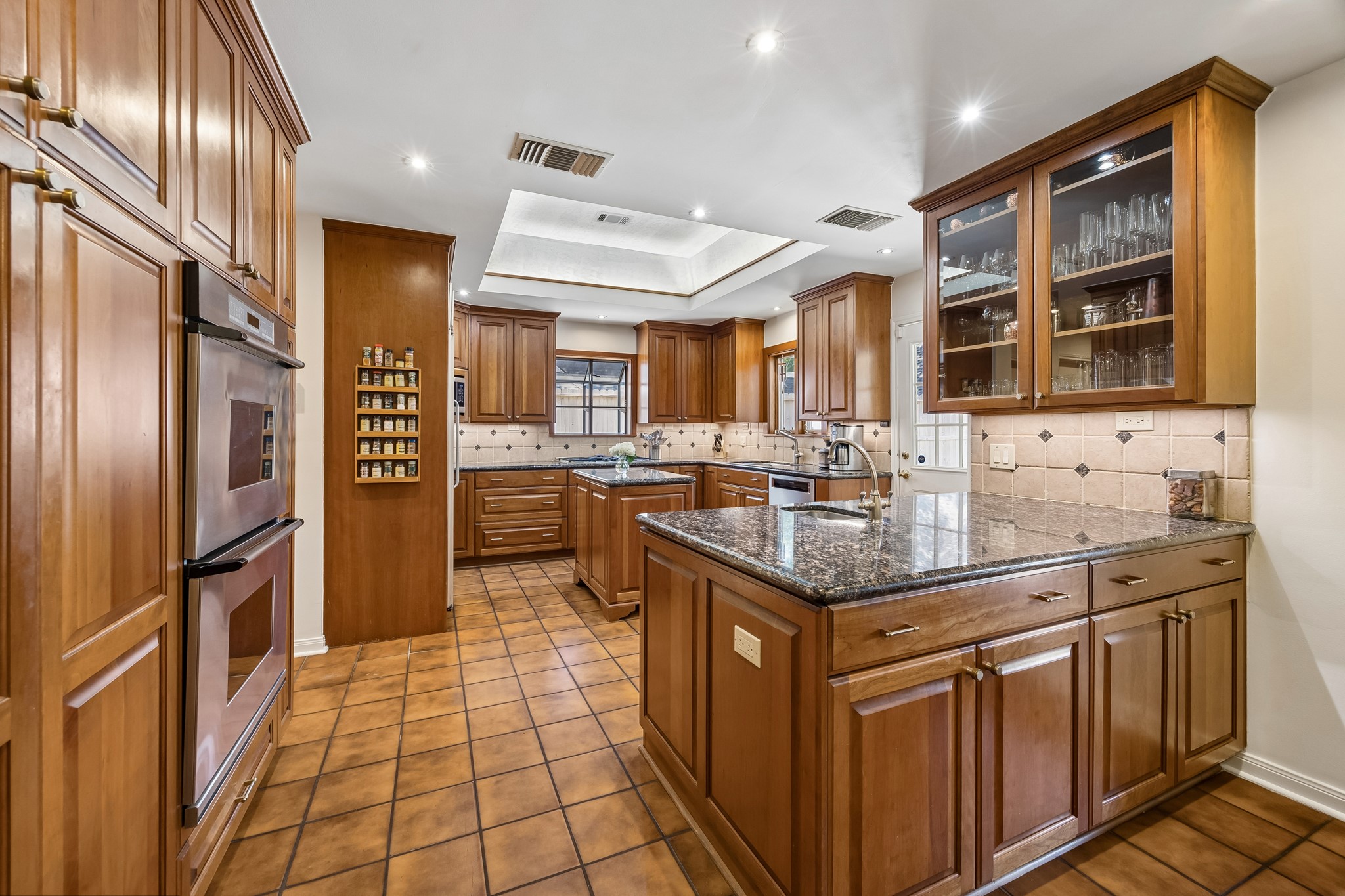 922 Old Lake Road Houston, TX 77057 - Photo 8 of 24