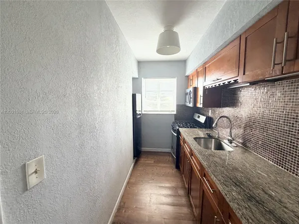 $2,150 | 620 84th Street, Unit 25, Miami Beach, FL 33141