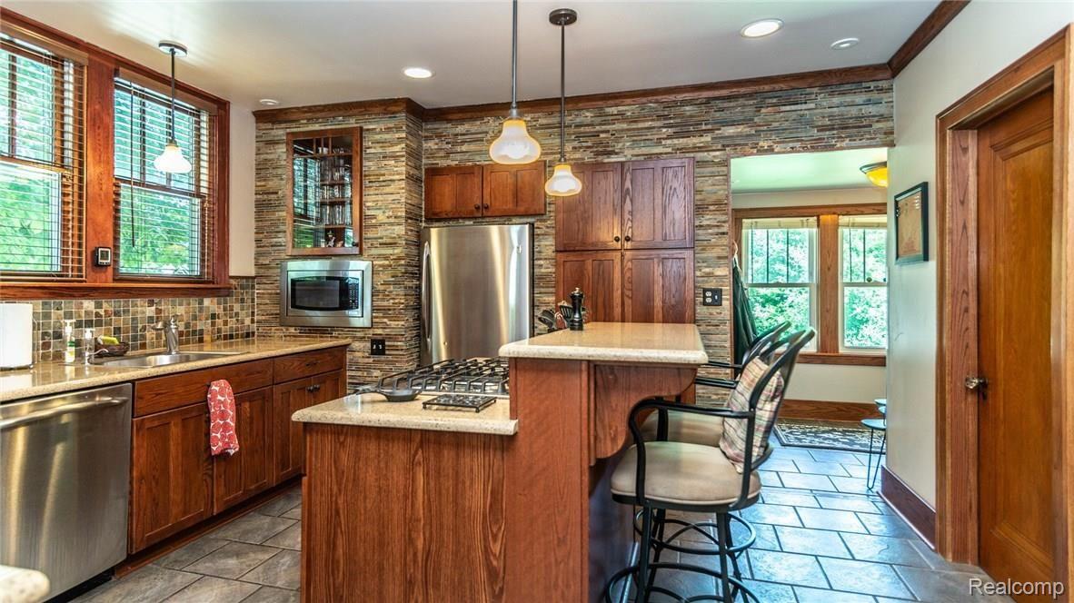 45940 Saltz Road Canton, MI 48187 - Photo 12 of 49 Kitchen