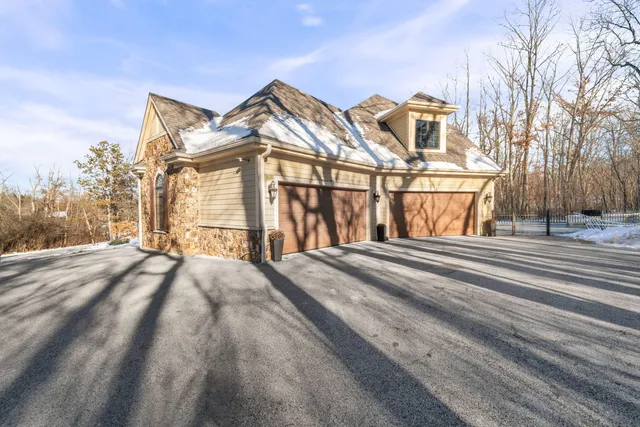 $1,250,000 | W289-s4684 Rockwood Trail, Waukesha, WI 53189