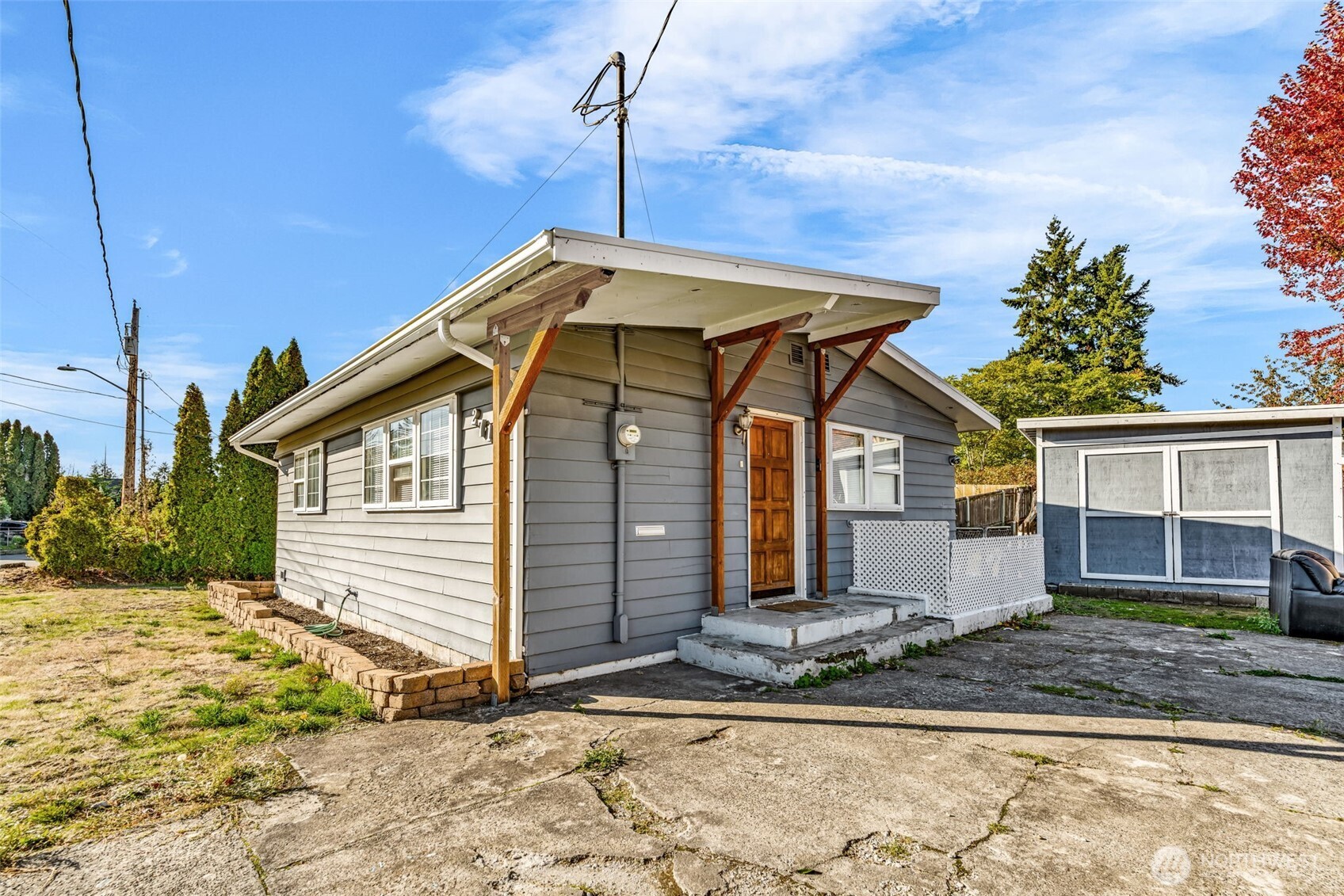 2716 Northeast 5th Place Renton, WA 98056 - Photo 3 of 23 Gallery Image 3