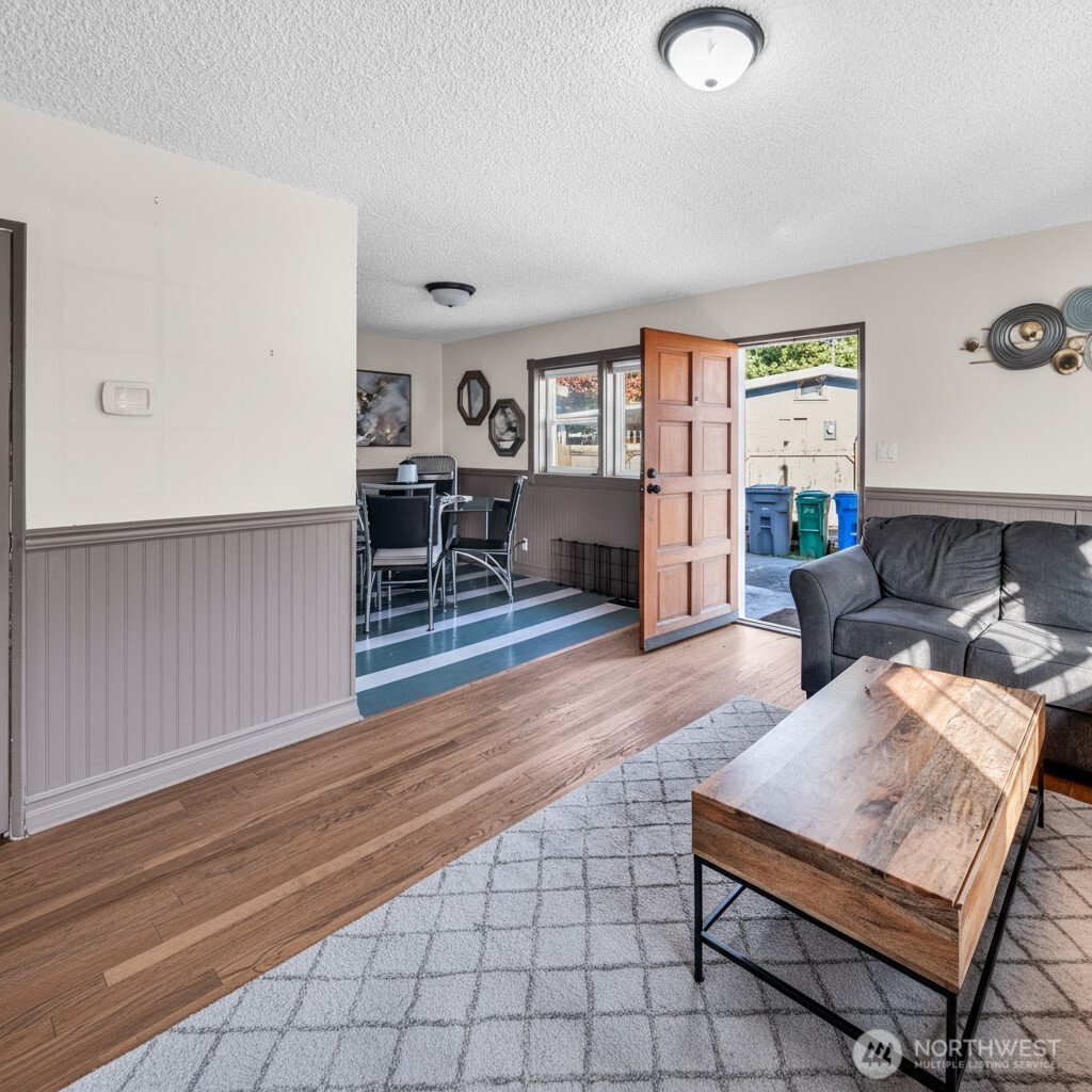 2716 Northeast 5th Place Renton, WA 98056 - Photo 5 of 23 Gallery Image 5