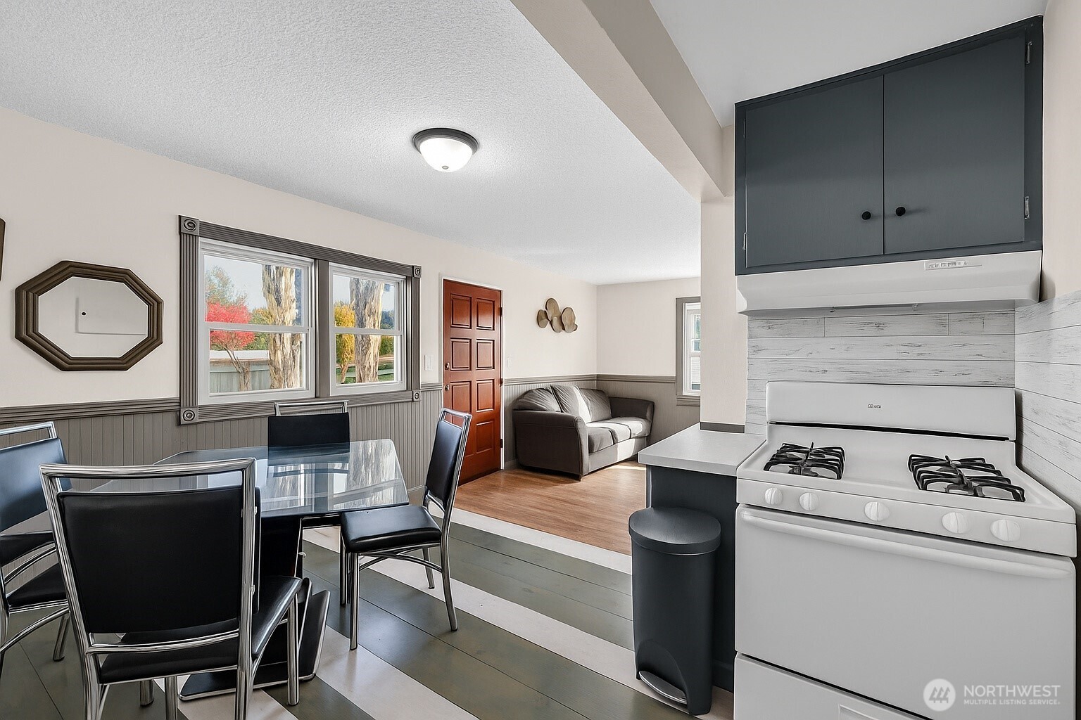 2716 Northeast 5th Place Renton, WA 98056 - Photo 8 of 23 Gallery Image 8