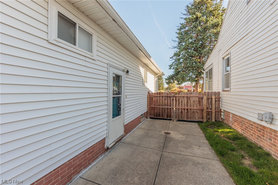 4260 Ridgeview Road Cleveland, OH 44144 - Photo 3 of 34 Gallery Image 3