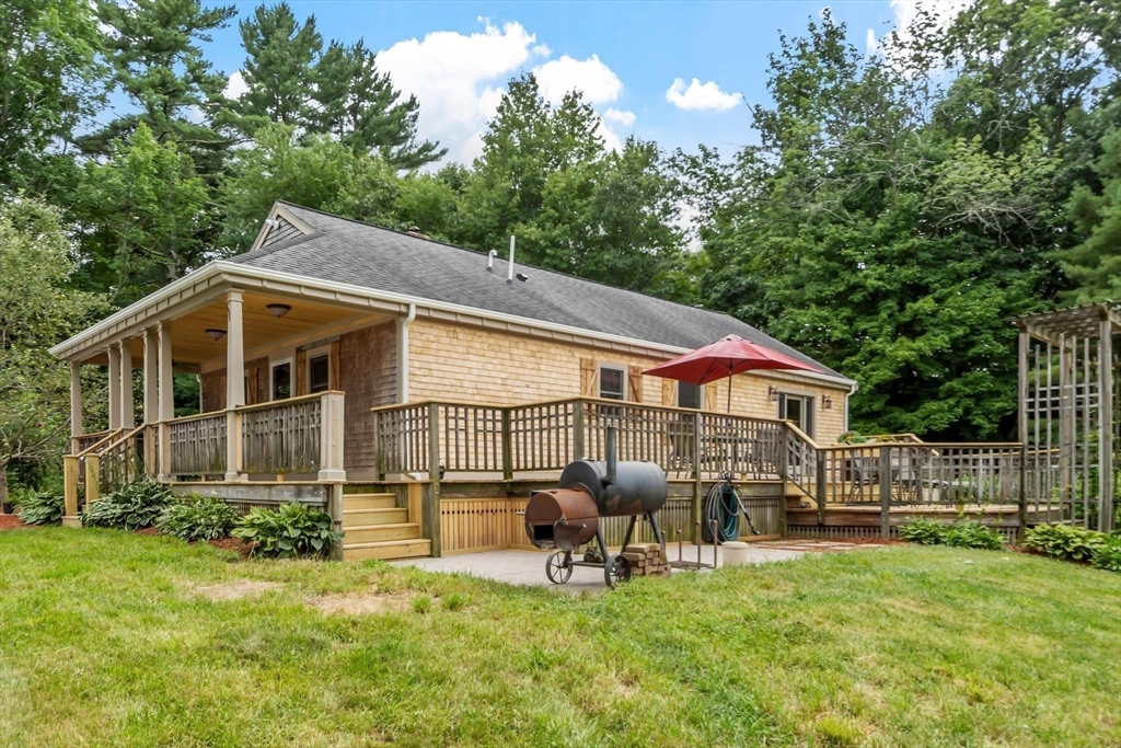 16-18 Curboy Road Sturbridge, MA 01566 - Photo 3 of 33 Gallery Image 3