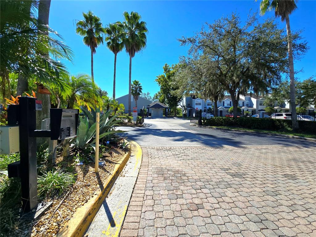 10423 Heron Lake Drive Riverview, FL 33578 - Photo 27 of 30 a view of swimming pool with sitting area